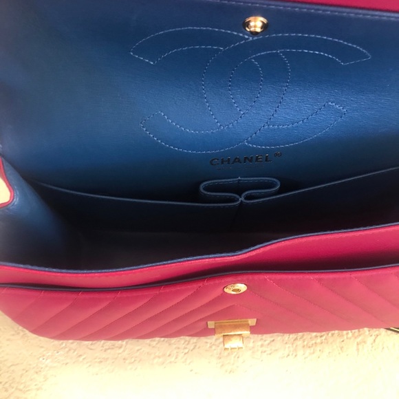 Chanel Pink Fuchsia 2.55 sheepskin chevron bag . - Picture 5 of 11